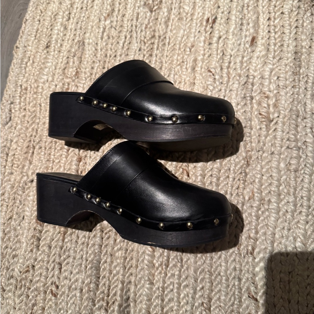Aeyde Black Leather Clogs with Stud Accents